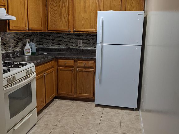4th image of 2058 Mapes Ave