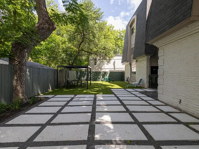 108 Place Apartments — Photo 10