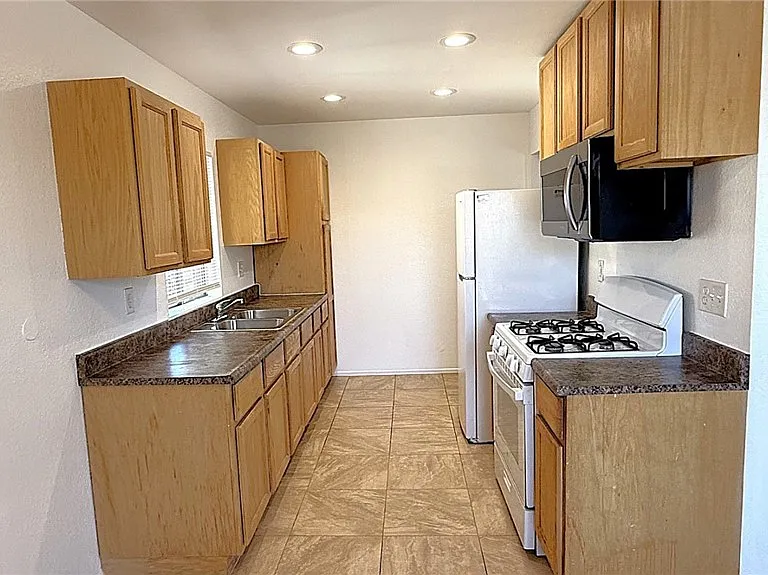 30 E Blueridge Ave — Photo 4