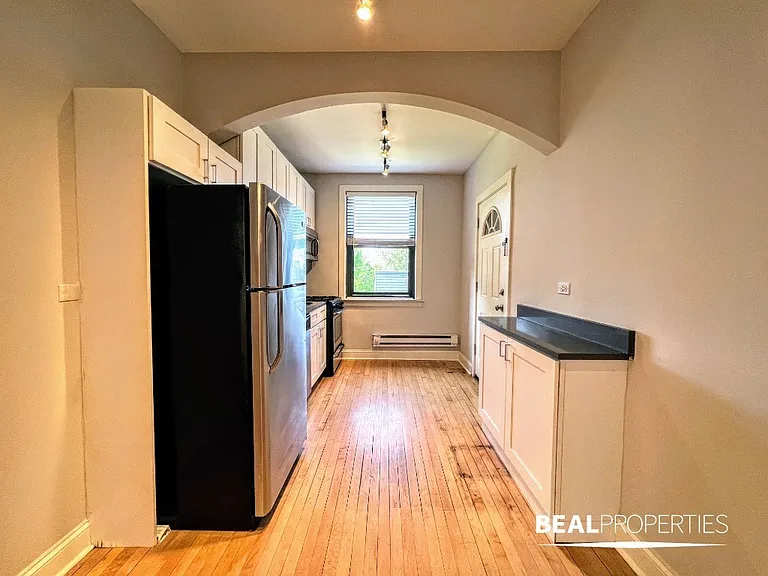 2323 N Rockwell St #B1 — Photo 8