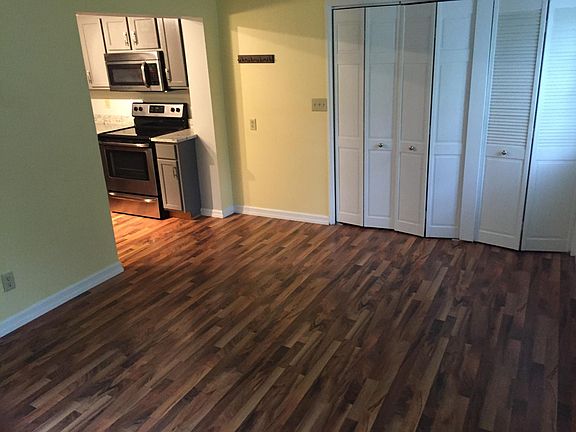 4th image of 1209 Crawford Dr