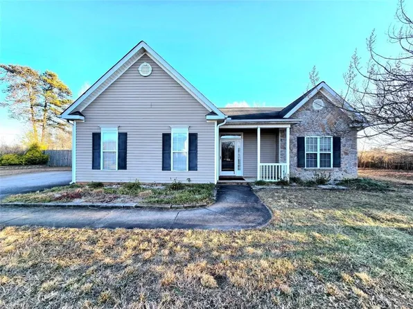 108 Hartman Branch Ln, Winston Salem, NC 27127