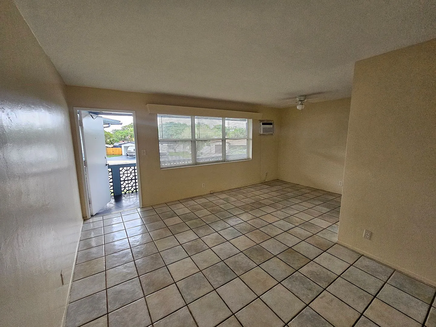 1760 NE 52nd Street — Photo 2