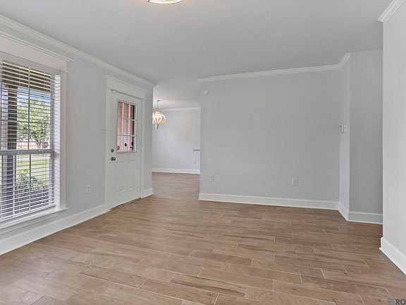 3rd image of 1026 S Lanoux Ave