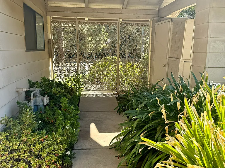 3650 W Beechwood Ave — Photo 2