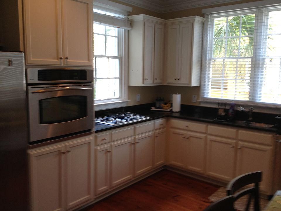 Gourmet kitchen