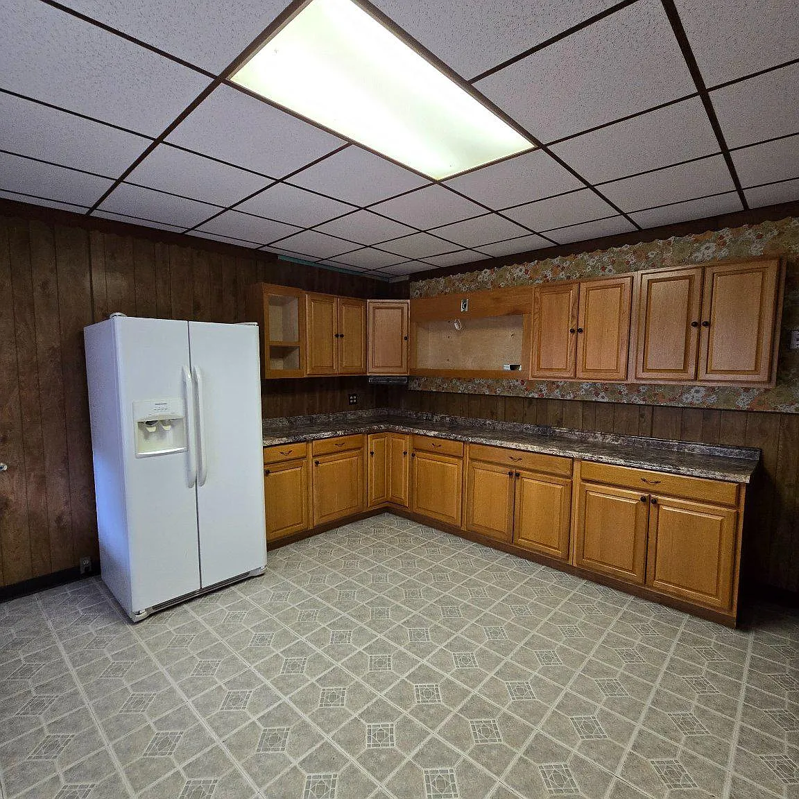 5 bed, 1.0 bath, 2240 sqft, $1,650 — Photo 4