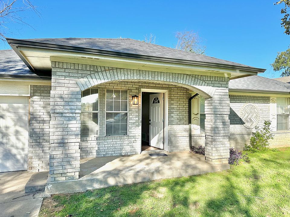 1st image of 212 N Val Verde Cir