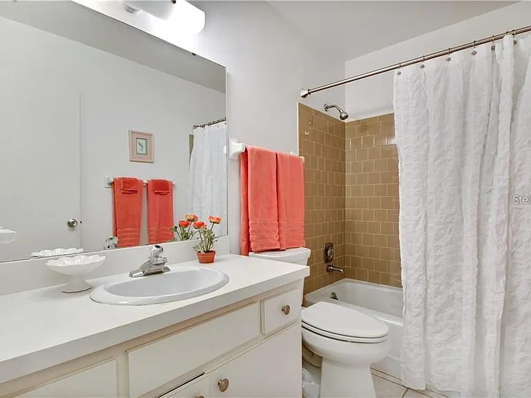 525 Parkdale Mews #525 — Photo 7