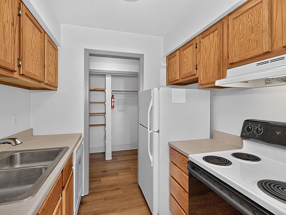 3rd image of 175 Malabu Dr APT 40