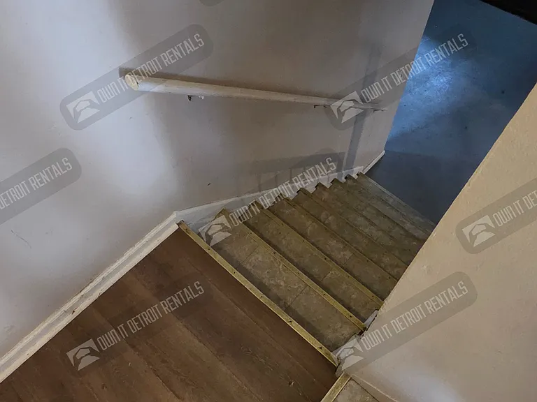 20252 Roscommon St — Photo 27