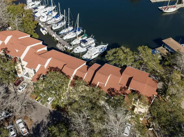 300 Yacht Club Dr Unit 18, Niceville, FL 32578