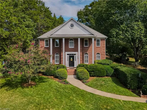 4025 Huntscroft Ln, Winston Salem, NC 27106