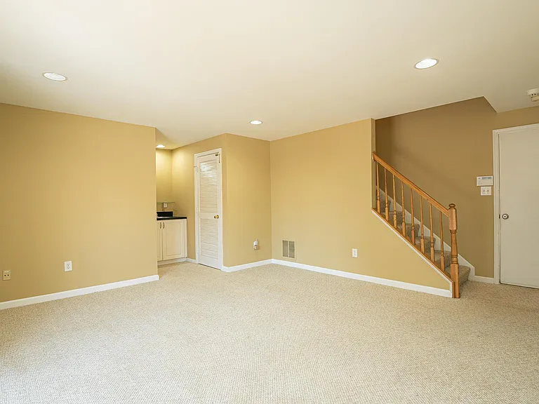 7036 Kings Manor Dr — Photo 30