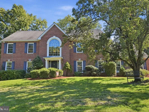 6 Jennifer Ln, Churchville, PA 18966