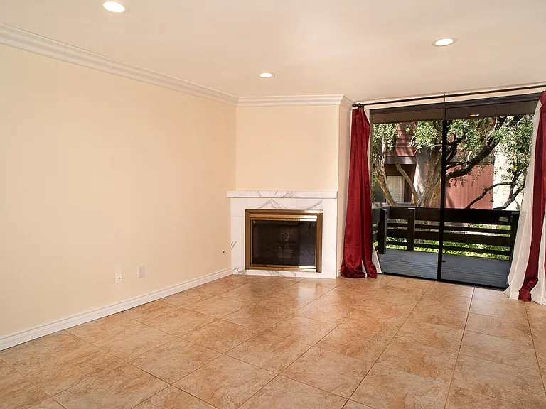 21931 Burbank Blvd #17 — Photo 3