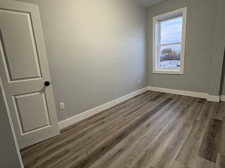 186 Hawthorne Ave #3LL — Photo 3