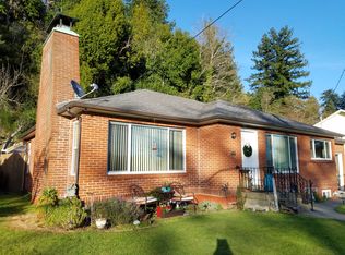 868 N 8th Trl, Coos Bay, OR 97420