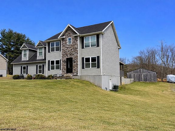 2nd image of 1544 Tulip Ln