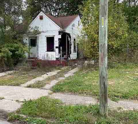 15360 Freeland