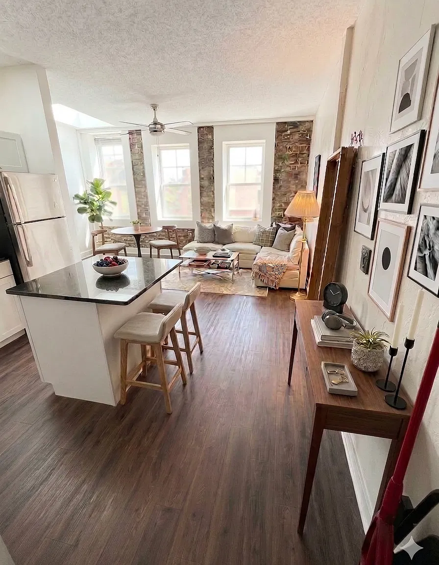 2 bed, 616 sqft, $2,090 — Photo 2