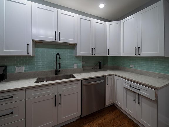 2nd image of 2346 W Fullerton Ave #2