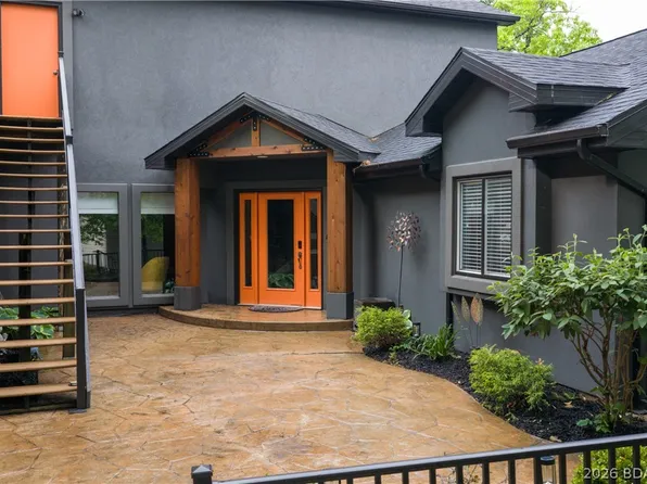 1423 Sweetwater Dr, Lake Ozark, MO 65049