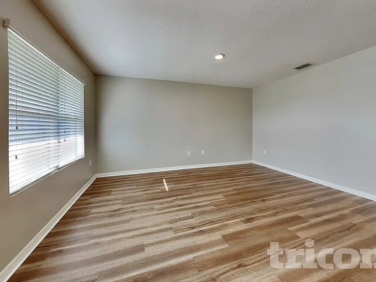 991 Summer Glen Dr — Photo 2