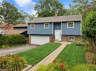26339 N Hickory Ave, Mundelein, IL 60060