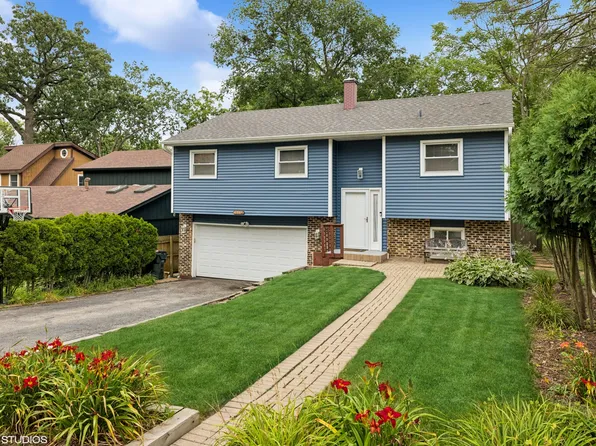 26339 N Hickory Ave, Mundelein, IL 60060