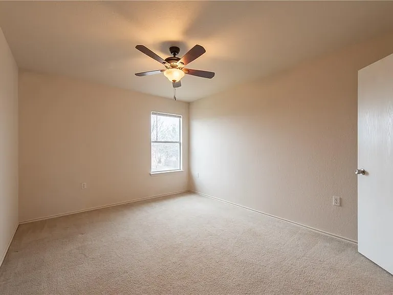 7409 Elk Pass Dr — Photo 15