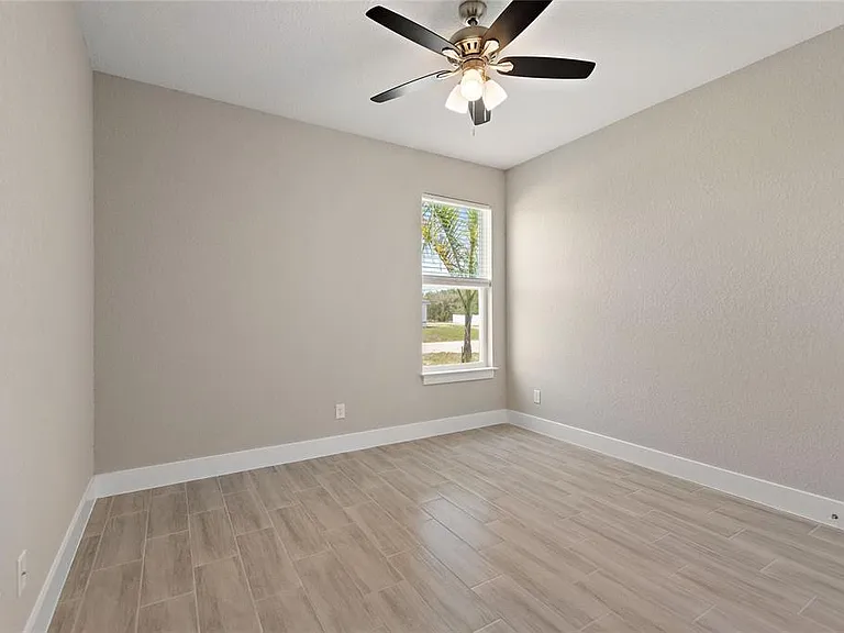 302 Elderberry Ct — Photo 14