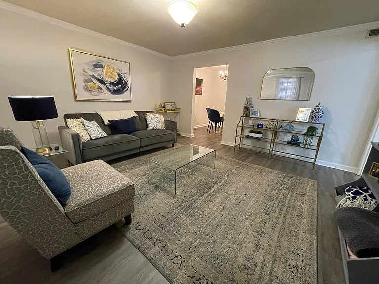 2121 Fairfax Ave #18 — Photo 2