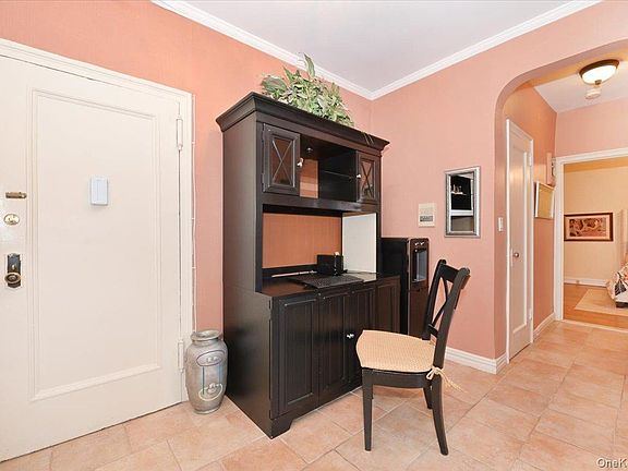 3rd image of 21 Barstow Road #6-L