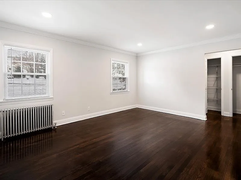 Hilltop Manor Apartments — Photo 2