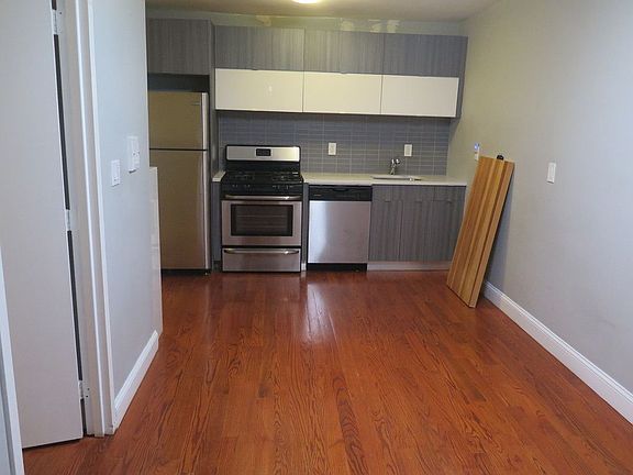 4th image of 306 Hart St #A2f