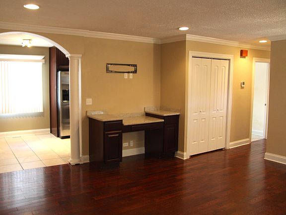 3rd image of 1304 Willow Ave