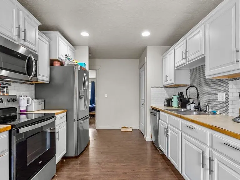 1110 SW Isaac Ln — Photo 10