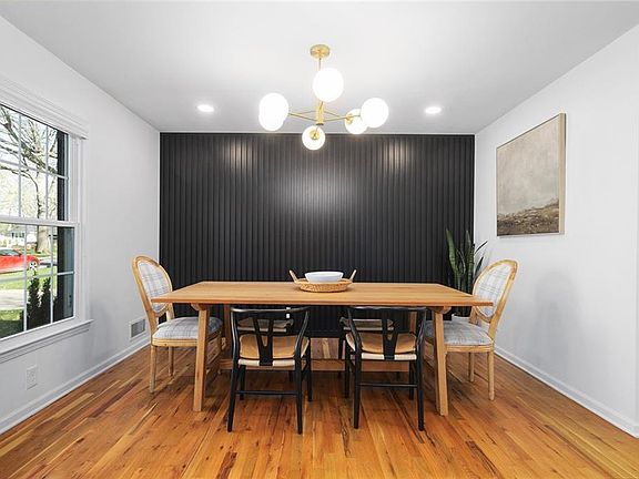5th image of 10909 Forest Ave