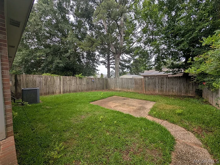 465 Durden Rd — Photo 17