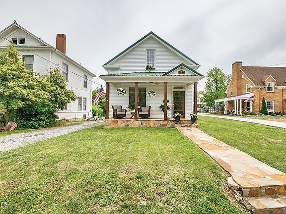 3rd image of 407 W Irish St