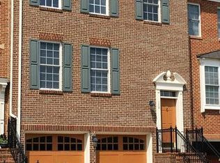 104 Monroe Mills Ln, Herndon, VA 20170