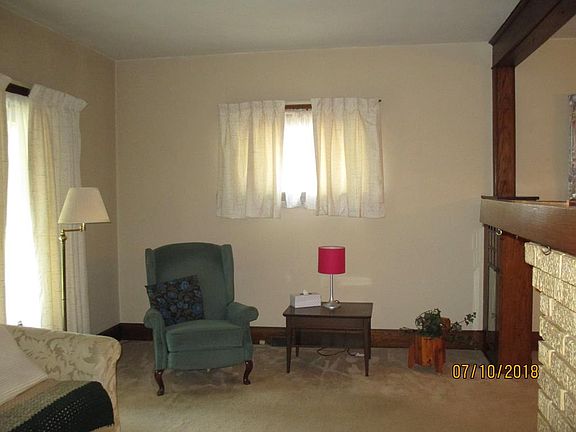 4th image of 645 Cherry St