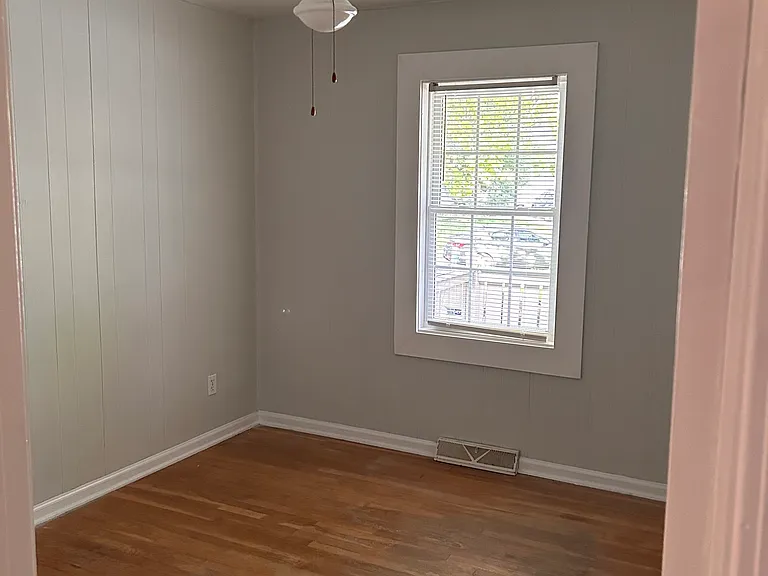 13318 Donnelly Ave — Photo 8