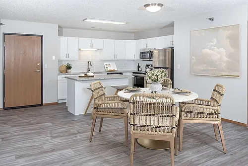 Sunset Trail Apartment Homes Photo 1
