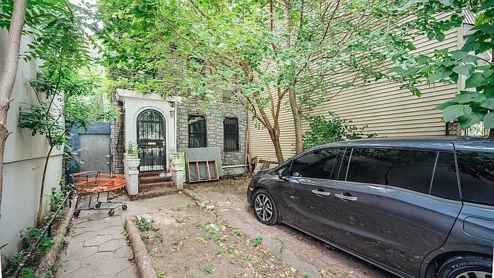 Rented by Nooklyn NYC LLC | media 49