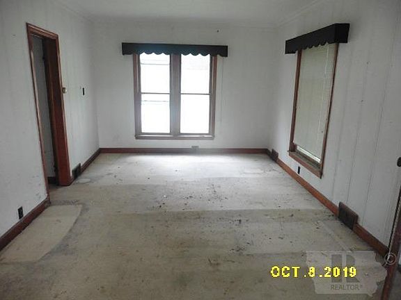2nd image of 328 W Jefferson St