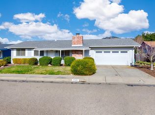 7141 Oak Leaf Dr, Santa Rosa, CA 95409