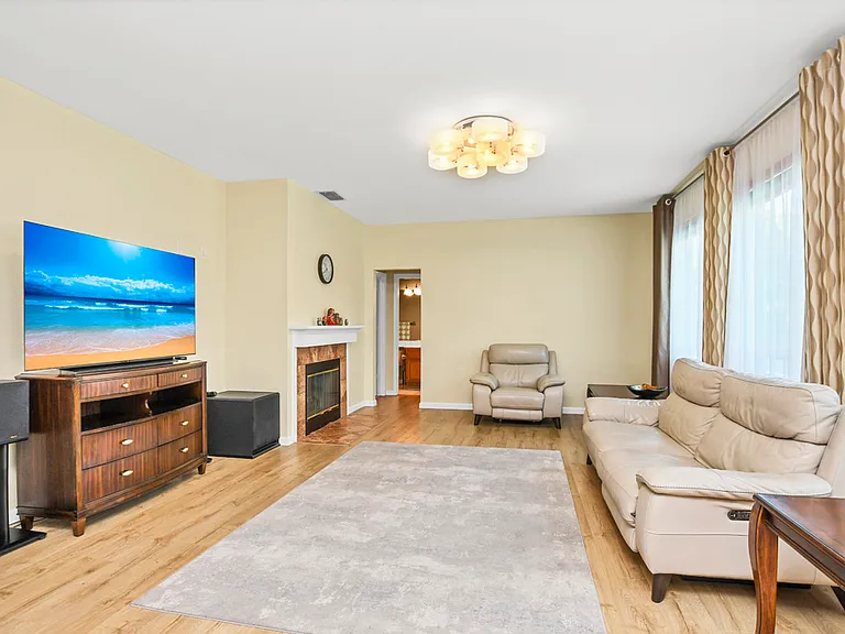 823 Springhaven Dr — Photo 11