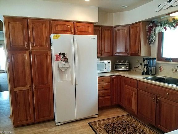 4th image of 3610 Bruce Dr SE